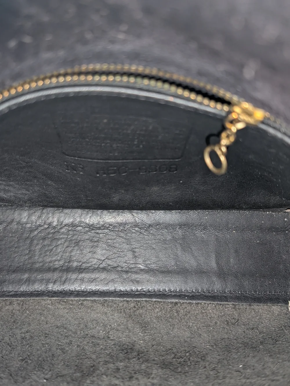 Coach VIntage 1991 Devon Classic Black Glovetanned Leather Turnlock Crossbody